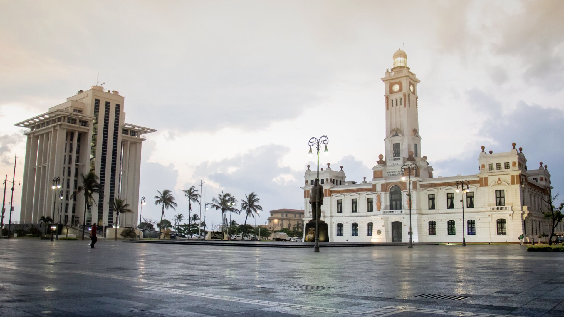 Centro histórico de Veracruz con el Faro Venustiano Carranza